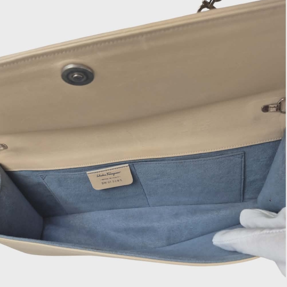 Salvatore Ferragamo Cream Leather Shoulder Bag - Picture 6 of 16